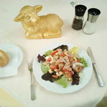 Отель Hotel-Restaurant Goldenes Lamm 3*