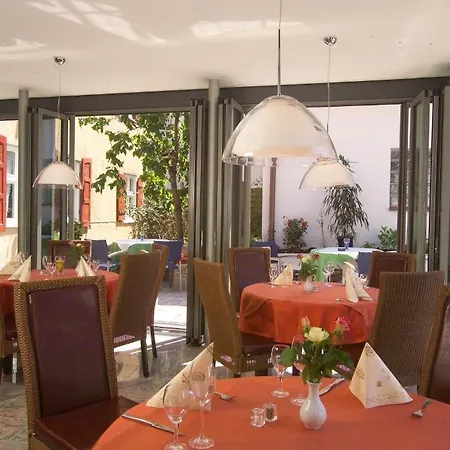 Отель Hotel-Restaurant Goldenes Lamm