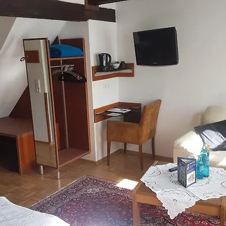Hotel-Restaurant Goldenes Lamm Отель Динкельсбюль