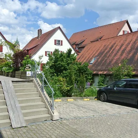 Отель Hotel-Restaurant Goldenes Lamm Динкельсбюль